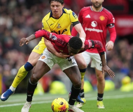 Read more about the article Mainoo Bersinar, Manchester United Catat Empat Kemenangan Beruntun